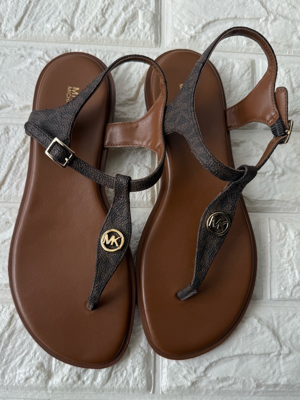 Michael Michael Kors Lee Leather T-Strap Sandals 7 new